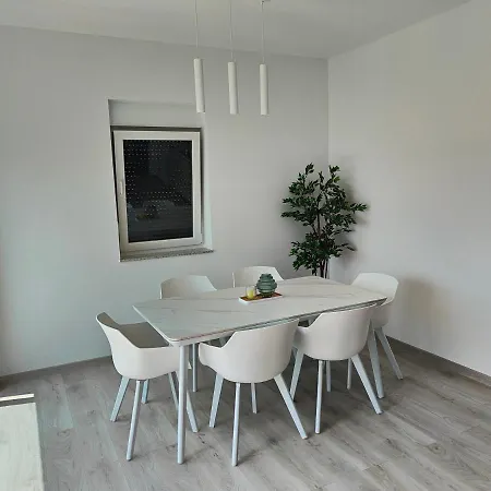 Eva 2 Apartamento *